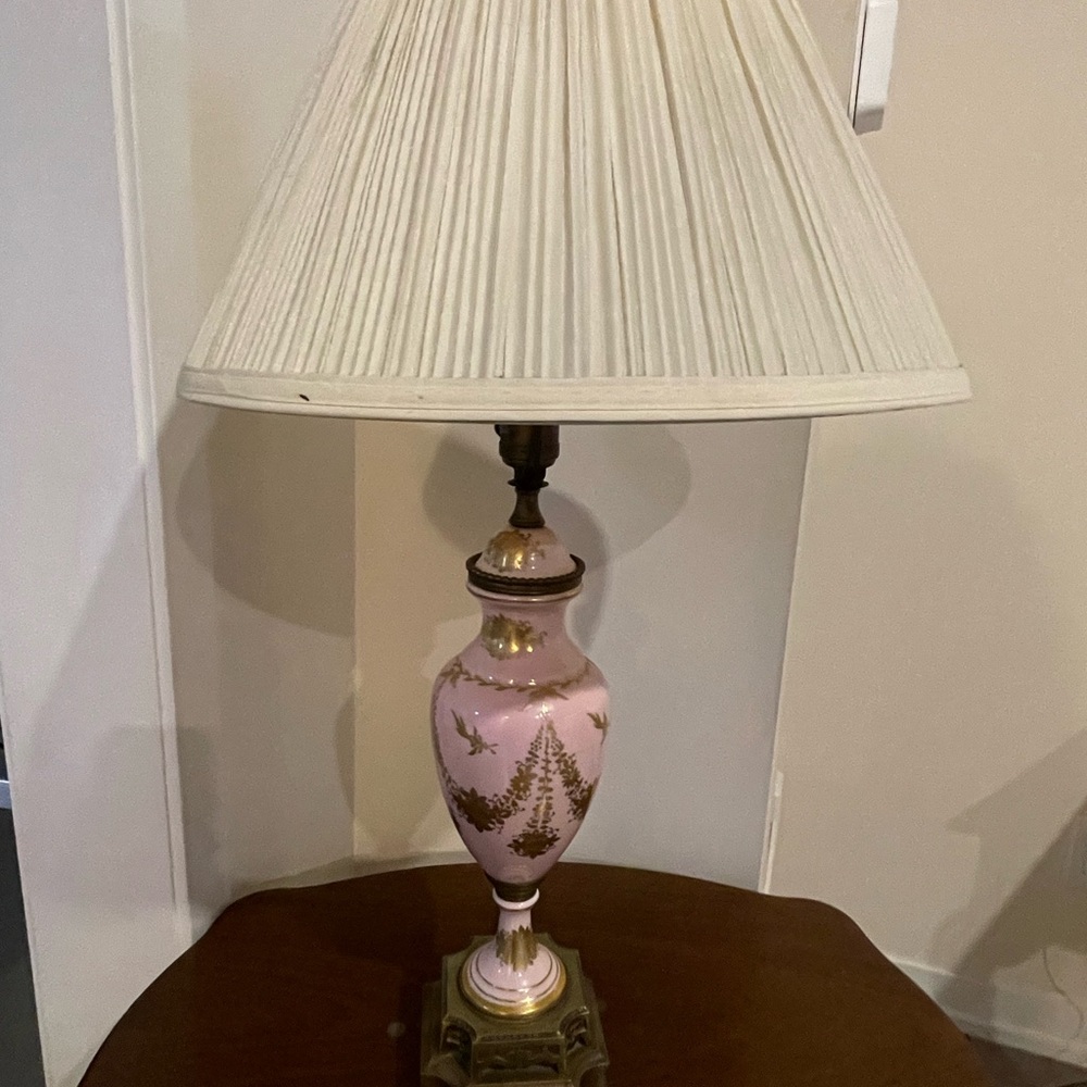 Elegant Pink and Gold Table Lamp